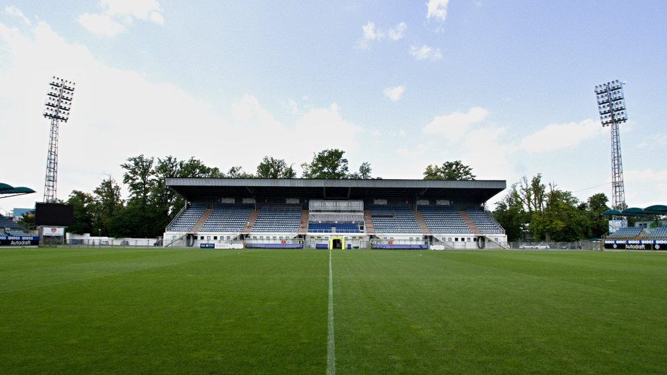 Hlavní tribuna na Střeleckém ostrově (SK Dynamo České Budějovice)