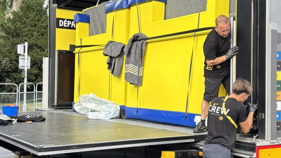 Sestavit ráno cílovou rovinku trvá zhruba pět až šest hodin