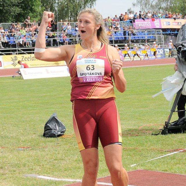 Barbora Špotáková ráda závodí před plnými tribunami | foto: ASC Dukla Ivana Roháčková