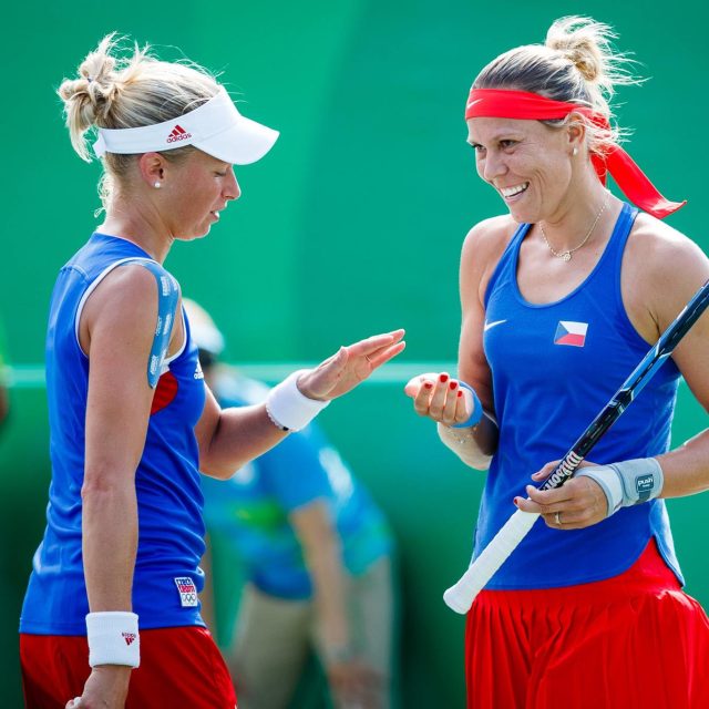 Lucie Hradecká  (vpravo) s Andreou Hlaváčkovou na olympijském turnaji v Riu 2016 | foto: Český olympijský výbor