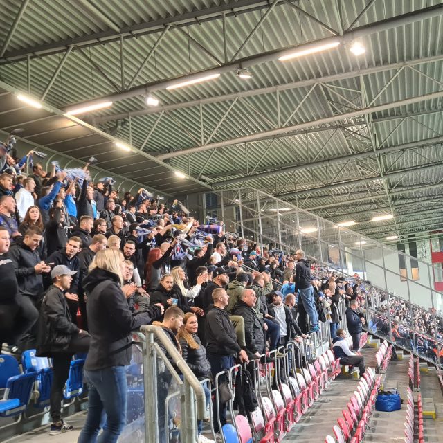 Sektor pro hostující fanoušky na stadionu v Plzni. Tentokrát ho obsadili příznivci Baníku Ostravy | foto: Jaroslav Plašil,  Český rozhlas