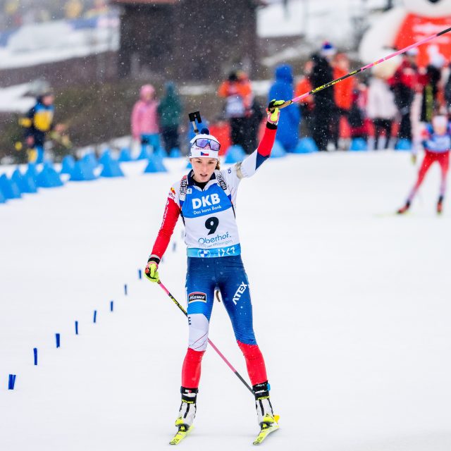 Biatlonistka Markéta Davidová v cíli závodu s hromadným startem na MS v Oberhofu | foto:  (C) Český biatlon Petr Slavík