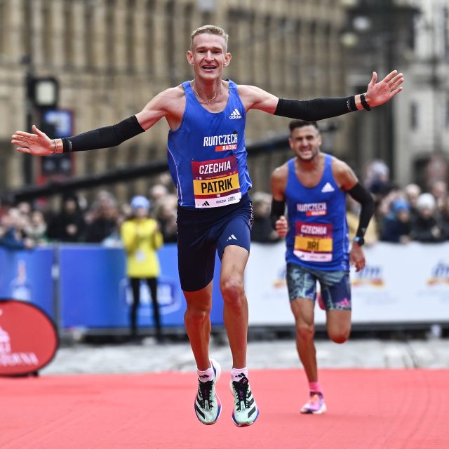 Patrik Vebr byl nejrychlejším českým závodníkem na Pražském půlmaratonu v roce 2023 i 2024 | foto: Ondřej Deml,  ČTK