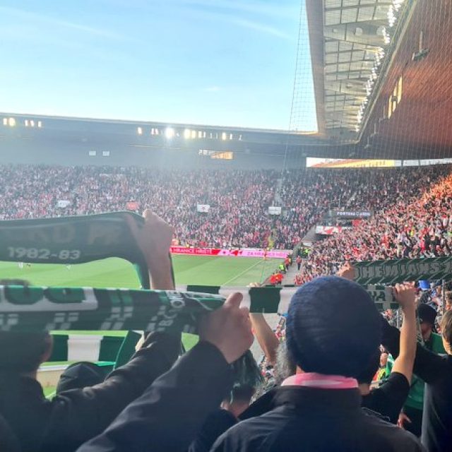 Pohled ze sektoru hostí na stadionu v Edenu | foto: Jaroslav Plašil,  Český rozhlas