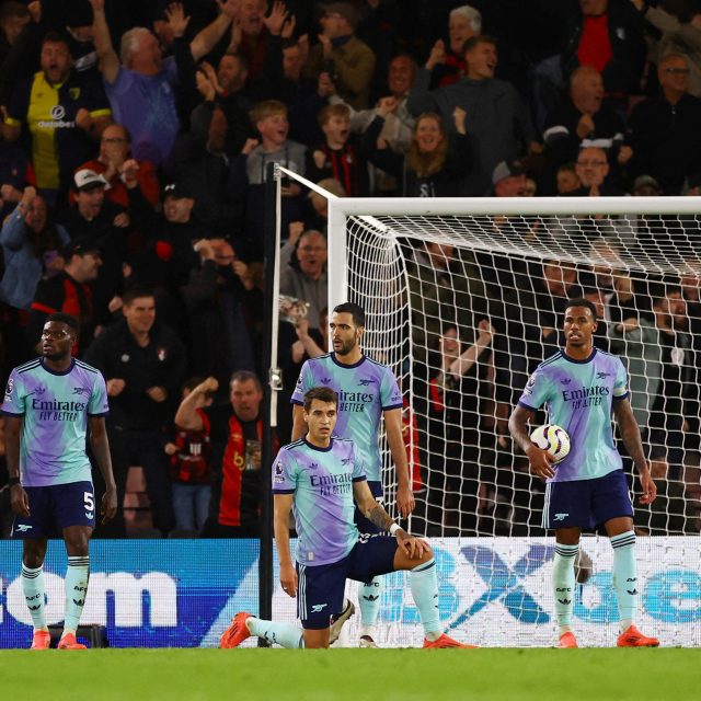 Fotbalisté Arsenalu prohráli s Bournemouthem 0:2 | foto: Matthew Childs,  Reuters