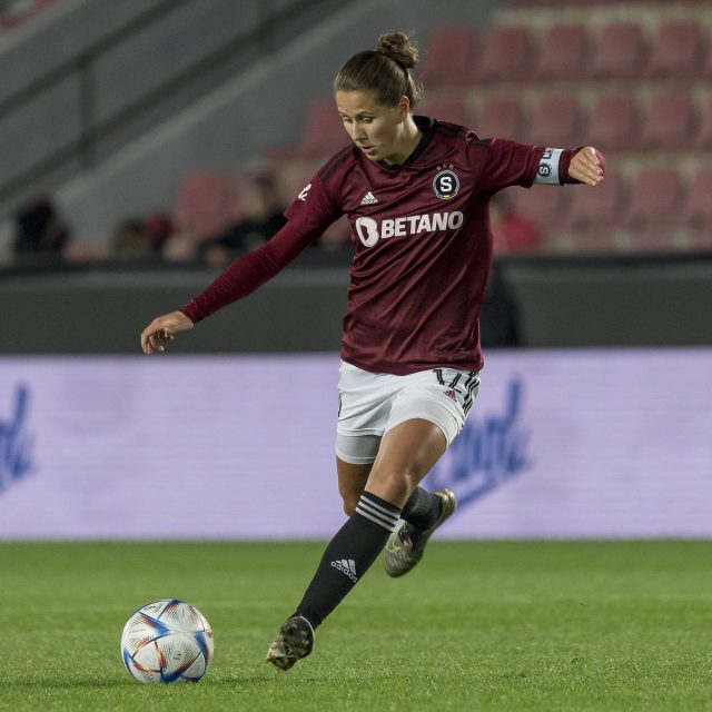 Fotbalistka Eliška Sonntagová v dresu Sparty | foto: ČTK / imago sportfotodienst