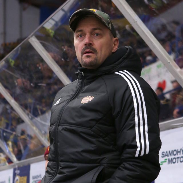 Hokejový trenér Viktor Ujčík | foto: Pavel Paprskář,  Profimeda