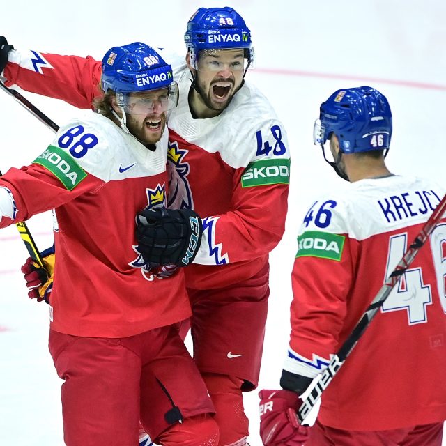 Čeští hokejisté se na šampinátu v roce 2022 zvedli i díky příletu Davida Pastrňáka | foto: Pavel Mazáč / CNC / Profimedia
