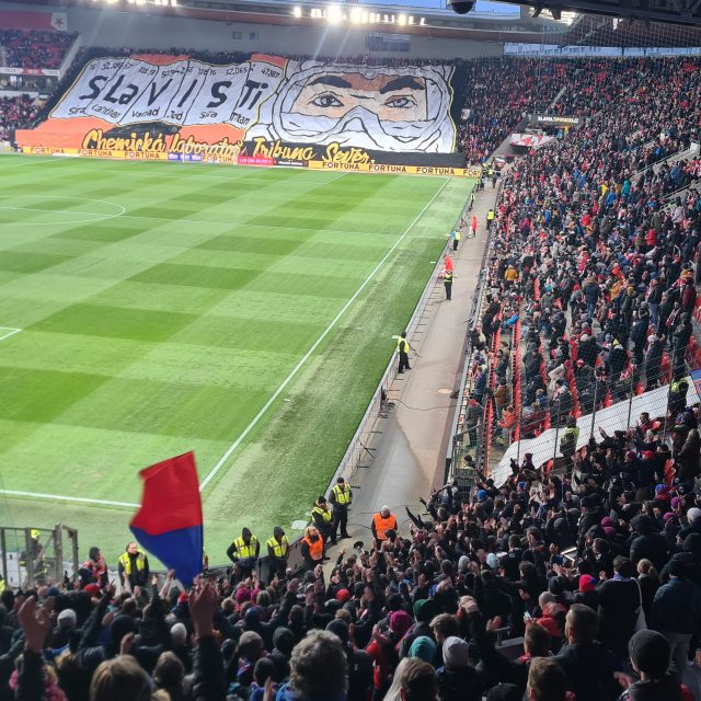 Duel Slavia - Plzeň provázela bouřlivá atmosféra | foto: Jaroslav Plašil,  Český rozhlas