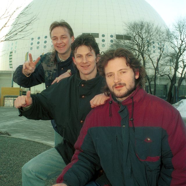 Otakar Vejvoda,  Martin Procházka a Pavel Patera před halou Globen ve Stockholmu | foto: Jaroslav Legner,  CNC / Profimedia