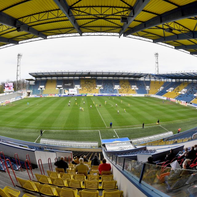 Teplický fotbalový stadion Na Stínadlech hostí svátek fotbalu | foto: Ondřej Bičiště,  MAFRA / Profimedia
