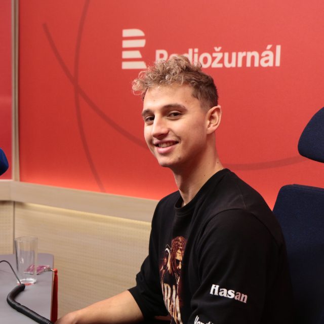 Plavec Ondřej Gemov ve studiu Radiožurnálu Sport v pořadu Na síti | foto: Anna Duchková,  Český rozhlas