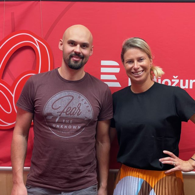 Střelec Petr Nymburský s moderátorkou Andreou Sestini Hlaváčkovou | foto: Zuzana Pokorná,  Český rozhlas