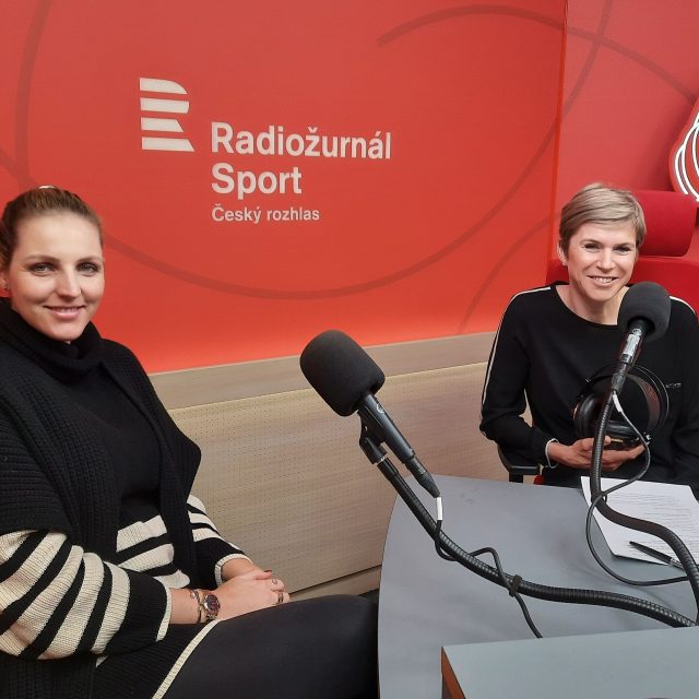 Kristýna Plíšková s moderátorkou Kateřinou Neumannovou ve studiu Radiožurnálu Sport | foto: Anna Duchková,  Český rozhlas