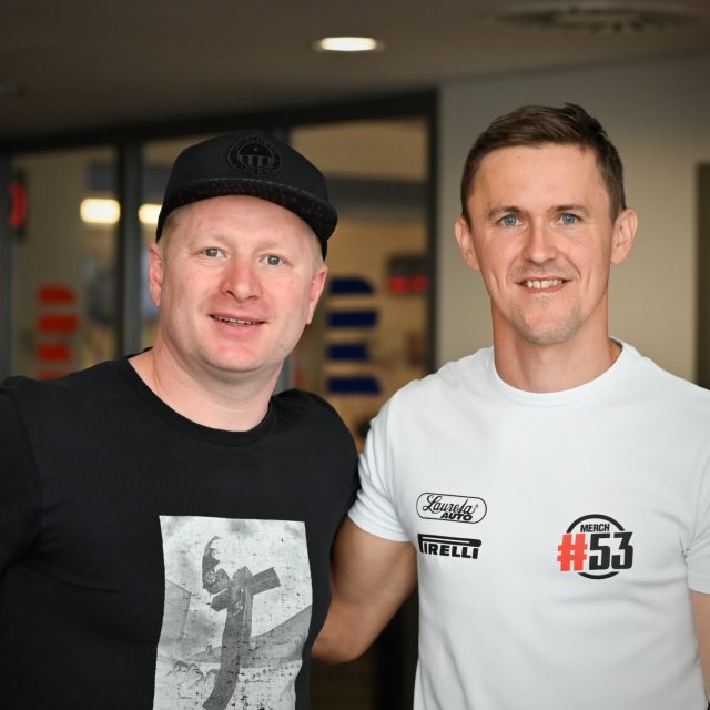 Moderátor Ladislav Hampl se závodníkem rallye Filip Mareš | foto: Agáta Nezbedová,  Český rozhlas
