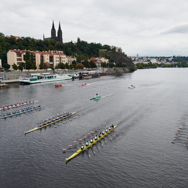 Univerzita Karlova ovládla veslařské osmy. Konkurenci neměla i díky zkušeným posilám | foto: UNIQA Primátorky