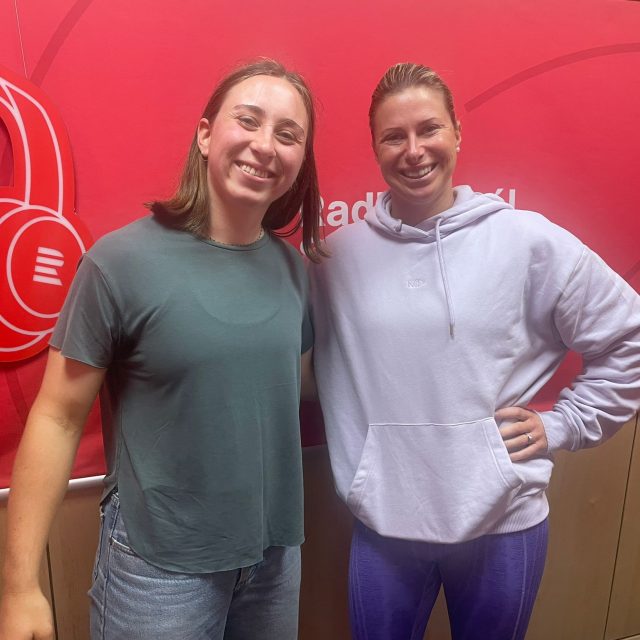 Windsurfařka Barbora Švíková s moderátorkou pořadu Na síti Andreou Sestini Hlaváčkovou | foto: Barbora Dvořáková,  Český rozhlas