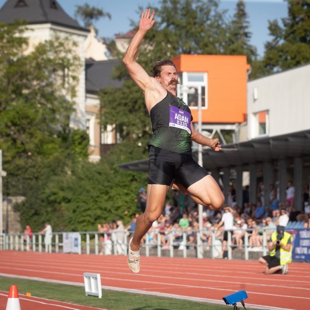 Adam Sebastian Helcelet při rozlučkovém závodě s profesionální kariérou | foto: Ota Bartovský