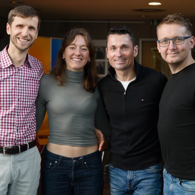 Cyklistka Julia Kopecký a moderátoři pořadu Kilometry Jiřího Ježka | foto: Anna Rychnovská,  Český rozhlas