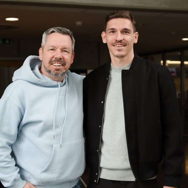 Fotbalista David Pavelka a moderátor Pavel Horváth | foto: Anna Rychnovská,  Český rozhlas