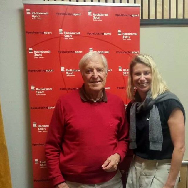 Tenisová legenda Jan Kodeš s moderátorkou pořadu Na síti Andreou Sestini Hlaváčkovou | foto: Adéla Krapková,  Český rozhlas