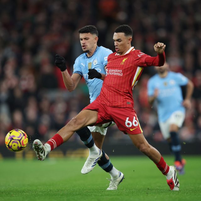 Ve šlágru 13. kola Premier League dominoval Liverpool proti Manchesteru City a vyhrál 2:0 | foto: Bradley Ormesher/The Times,  Profimedia