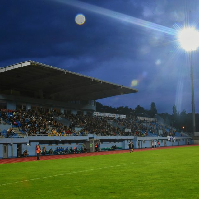 I na fotbalovém stadionu v Ústí nad Labem se jeden rok hrála nejvyšší domácí fotbalová soutěž | foto:  Ondřej Bičiště / MAFRA / Profimedia