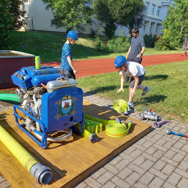 Trénink mladých hasičů v požárním sportu | foto: Petra Štrymplová,  Český rozhlas