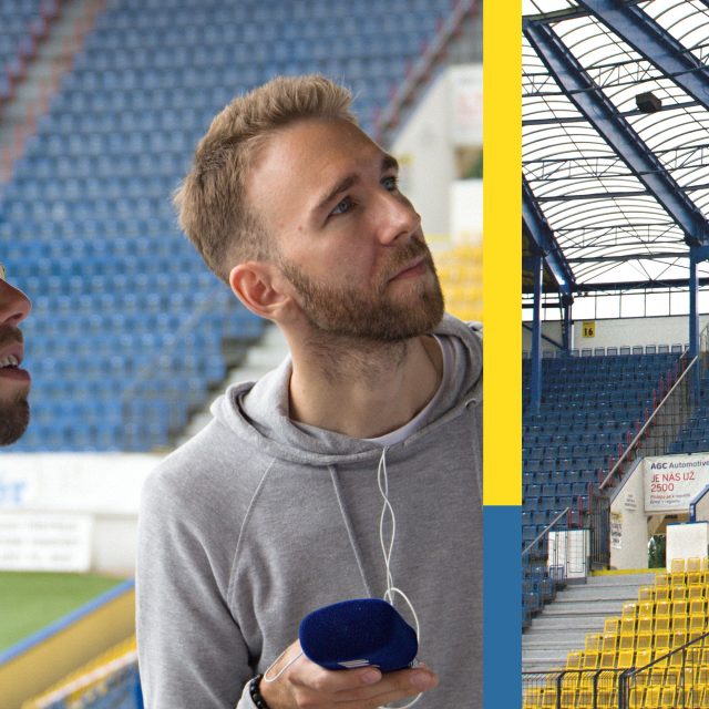 Martin Minha si prohlíží hlavní tribunu Stínadel s tiskovým mluvčím FK Teplice Martinem Kovaříkem | foto: Jiří Malina,  Český rozhlas