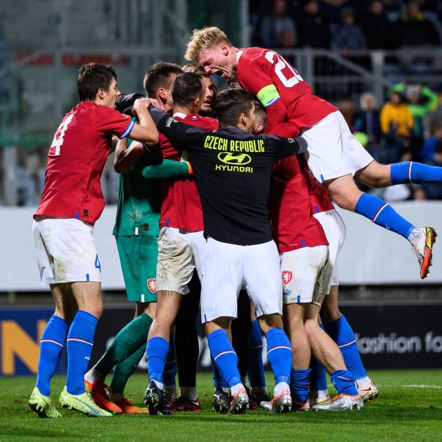 Čeští fotbalisté do 21 let ve čtvrtek 22. června vstoupí do evropského šampionátu | foto: Vlastimil Vacek,  Právo / Profimedia