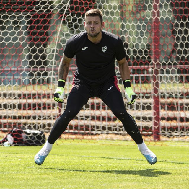 Pardubický fotbalový brankář Viktor Budínský | foto: Radek Klier,  FAČR,  FK Pardubice