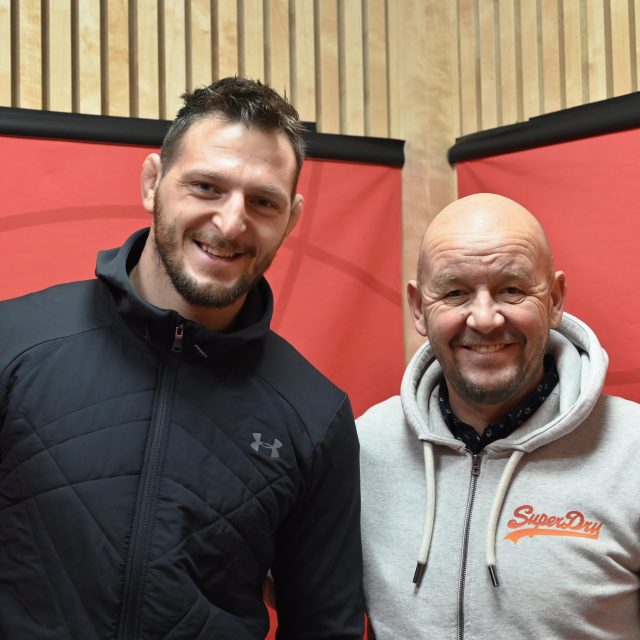 Lukáš Krpálek s Pavlem Nečasem ve sportovní talkshow Na place | foto: Agáta Nezbedová,  Český rozhlas