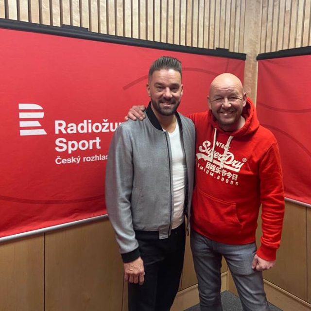 Bývalý fotbalista Petr Švancara s moderátorem pořadu Na place Pavlem Nečasem | foto: Český rozhlas