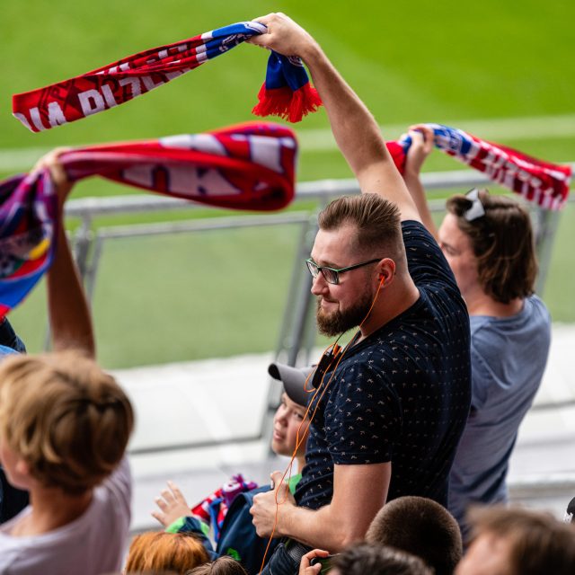 Nevidomý fanoušek v Plzni | foto: svetluska.net