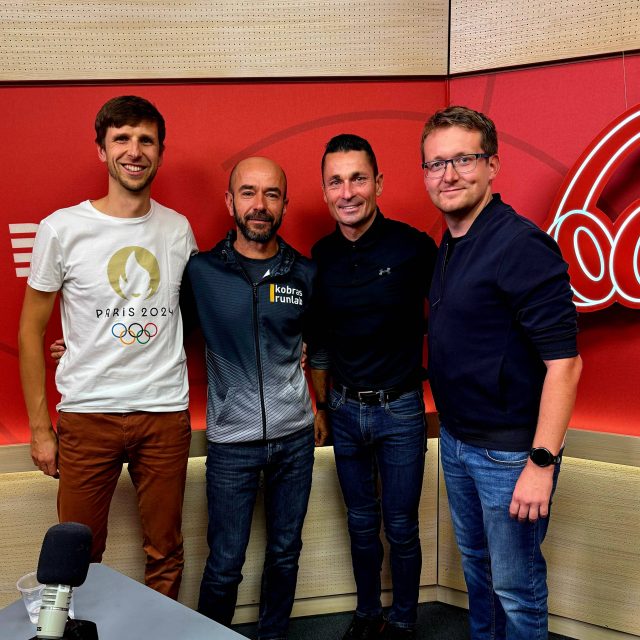 Ultramaratonec Radek Brunner  (druhý zleva) byl hostem Kilometrů Jiřího Ježka | foto: Tomáš Petr,  Český rozhlas Ultramaratonec Radek Brunner  (druhý zleva) byl hostem Kilometrů Jiřího Ježka | foto: Tomáš Petr,  Český rozhlas