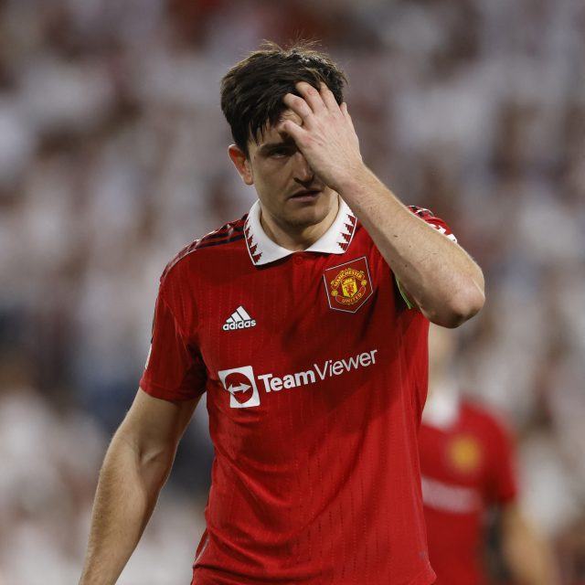 Harry Maguire v dresu Manchesteru United stále kupí chyby | foto: Marcelo Del Pozo/ Reuters