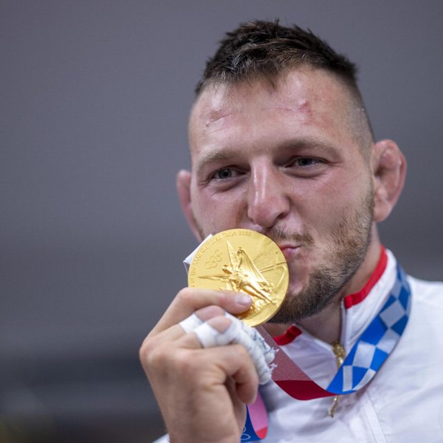 Judista Lukáš Krpálek přidal v Tokiu do sbírky druhou zlatou medaili | foto: Václav Pancer,  Český olympijský výbor