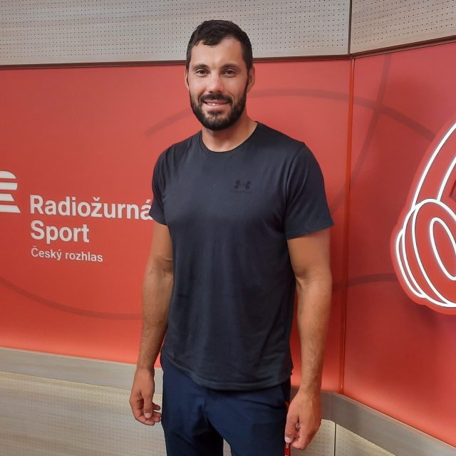 Kajakář Josef Dostál ve studiu Radiožurnálu Sport | foto: Anna Duchková,  Český rozhlas