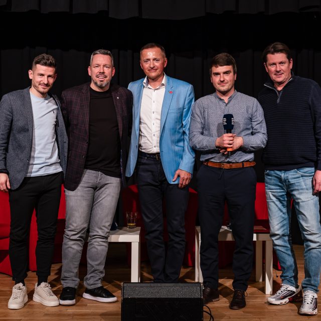 V Desítce Pavla Horvátha se v Pardubicích ukázali i fotbalista Václav Pilař a majitel hokejových Pardubic Petr Dědek | foto: Jiří Šeda,  Český rozhlas