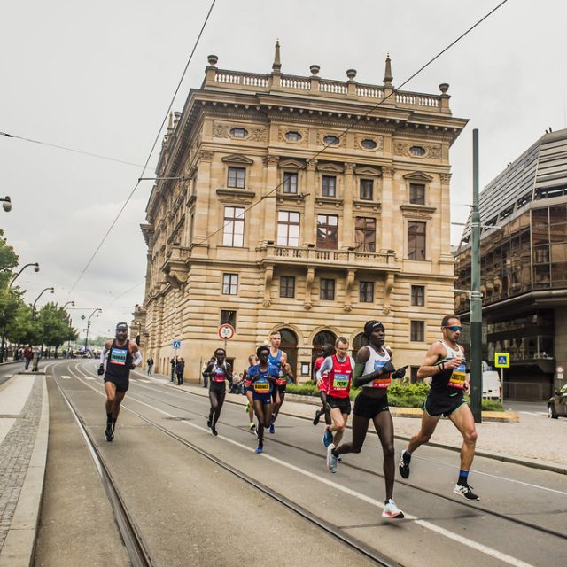 Neděle bude v Praze patřit běžcům. Na programu je Volkswagen Maraton | foto:  RunCzech,  www.runczech.com
