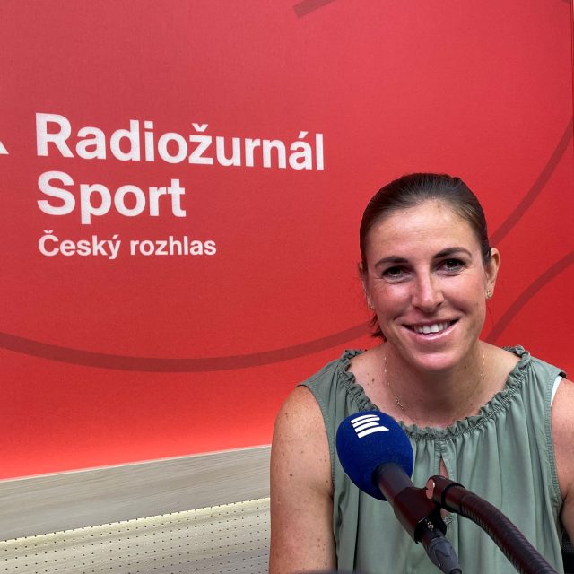Zuzana Hejnová ve studiu Radiožurnálu Sport | foto: Miloslav Hamřík,  Český rozhlas