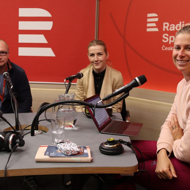 Lukáš Konečný a Fabiana Bytyqi hosty Andrey Sestini Hlaváčkové v pořadu Na síti | foto: Anna Duchková,  Český rozhlas