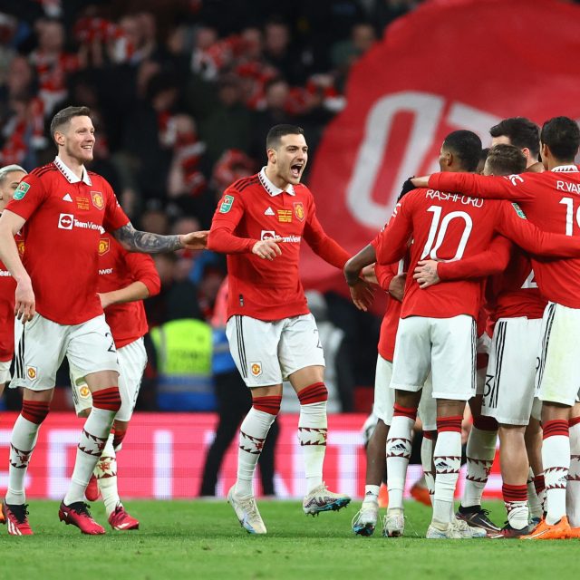 Fotbalisté Manchesteru United se po dlouhém čekání dočkali trofeje | foto: Reuters