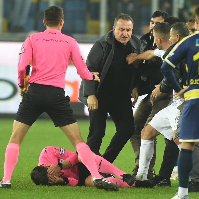 V turecké lize byl inzultován rozhodčí | foto: Profimedia