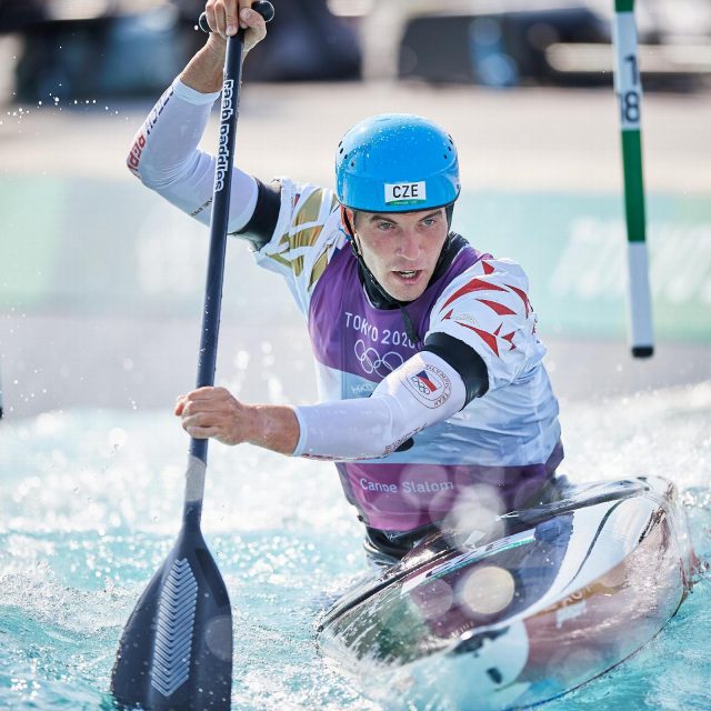 Vodní slalomář Lukáš Rohan si v Tokiu dojel pro stříbrnou olympijskou medaili v kategorii C1 | foto: Barbora Reichová,  Český olympijský výbor