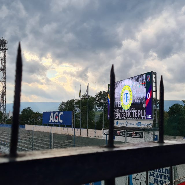 Jaký pohled mají hostující fanoušci na fotbalovém stadionu v Teplicích? Podívejte se s námi | foto: Jaroslav Plašil,  Český rozhlas