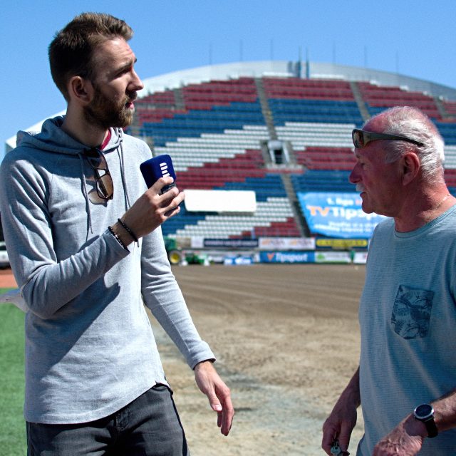 Martin Minha a provozní manažer Sigmy Jan Chladil si prohlíží Andrův stadion | foto: Tereza Hotova,  Český rozhlas