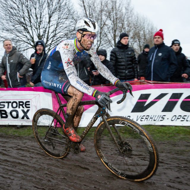 První únorový víkend se veškerá pozornost cyklistické veřejnosti upíná na MS v cyklokrosu v Táboře a konec kariéry Zdeňka Štybara | foto: Profimedia