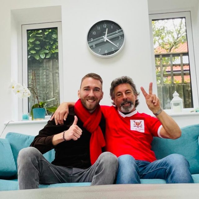 Moderátor Martin Minha s fanouškem Nottinghamu Forest | foto: Martin Minha,  Český rozhlas