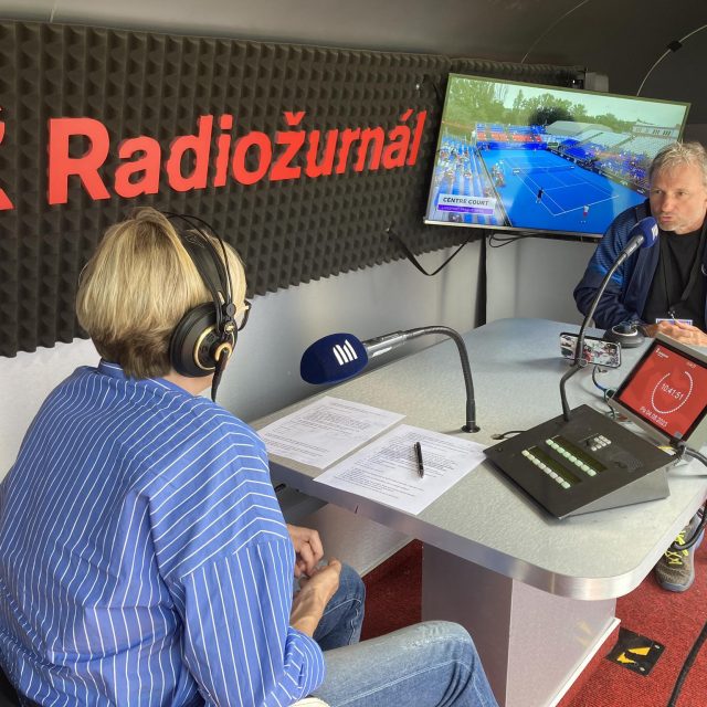 Páteční finiš Kateřiny Neumannové s Davidem Kunstem v R-streamu na pražském Livesport Prague Open | foto: Jana Němečková,  Český rozhlas